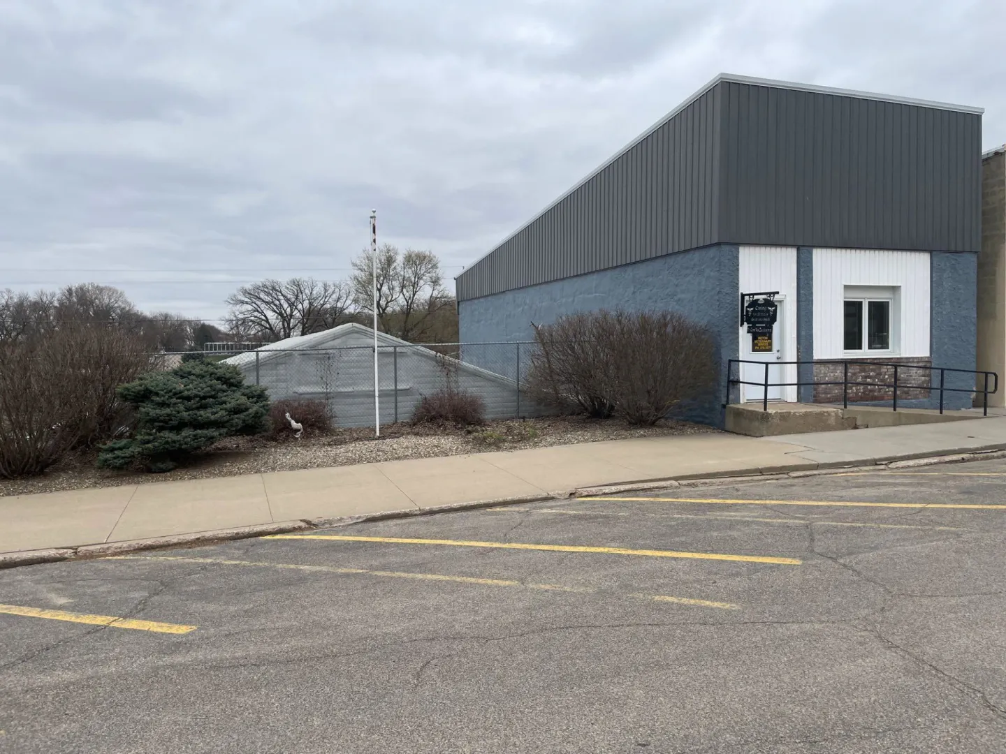 Iowa Auction Group 05/17/21 Ireton Commercial Office and Storage Auction